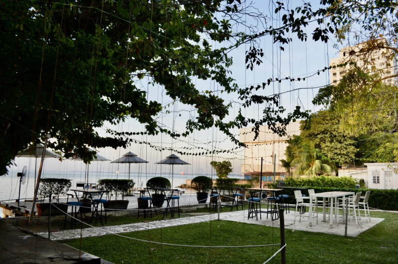 Beach Blanket Babylon, Western Asian Bar cuisine at Town, Penang